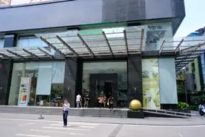 Discovery Complexオフィス棟エントランス