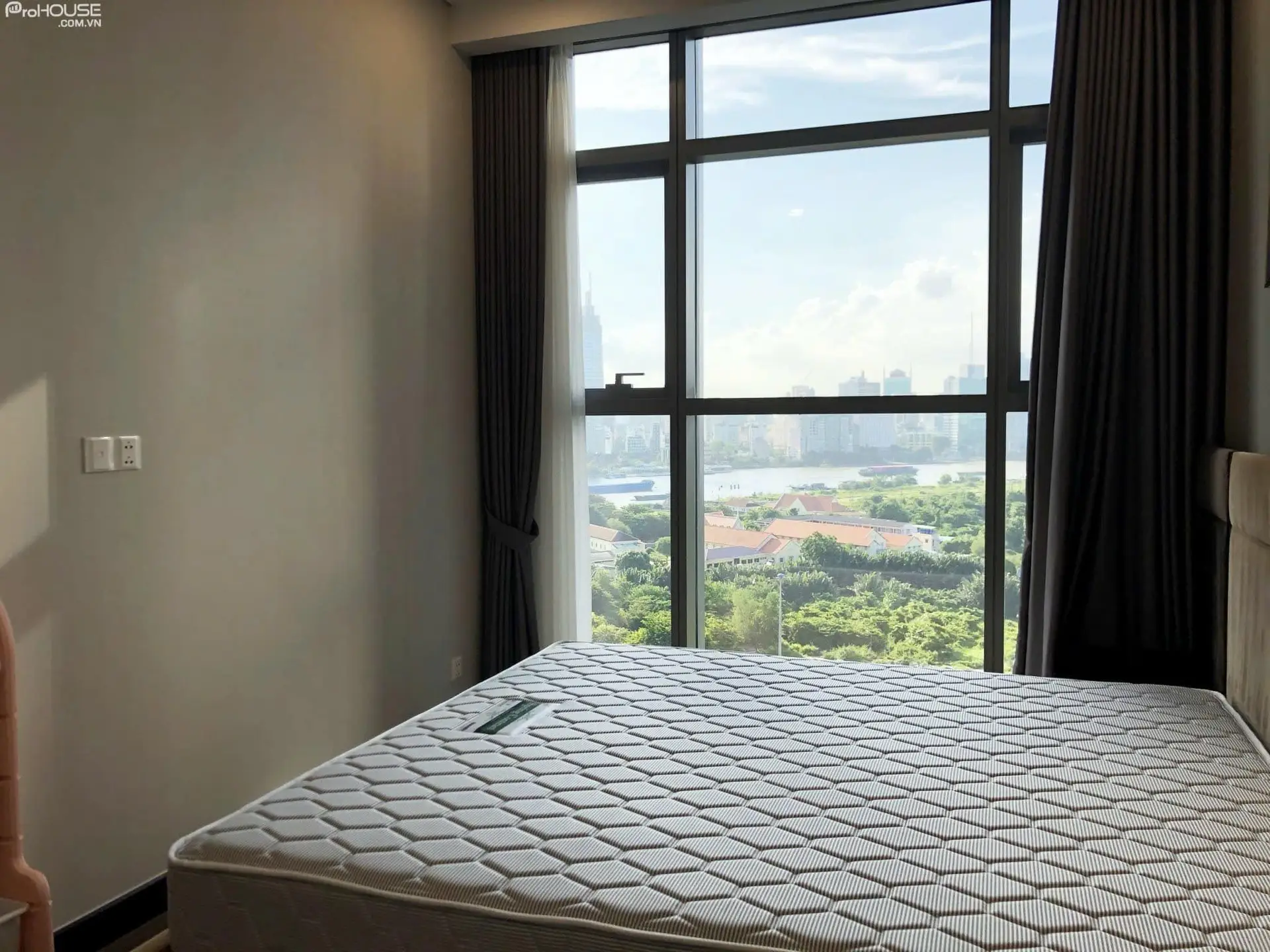 empire city bed