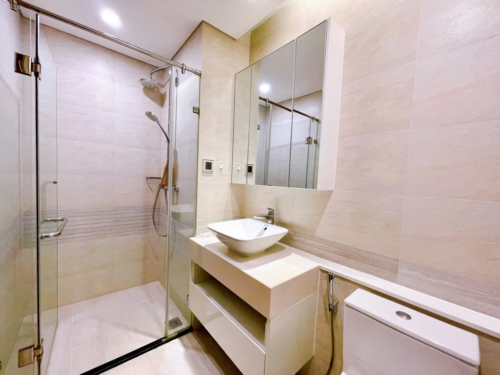 Metro M1 37F_2bed_toilet