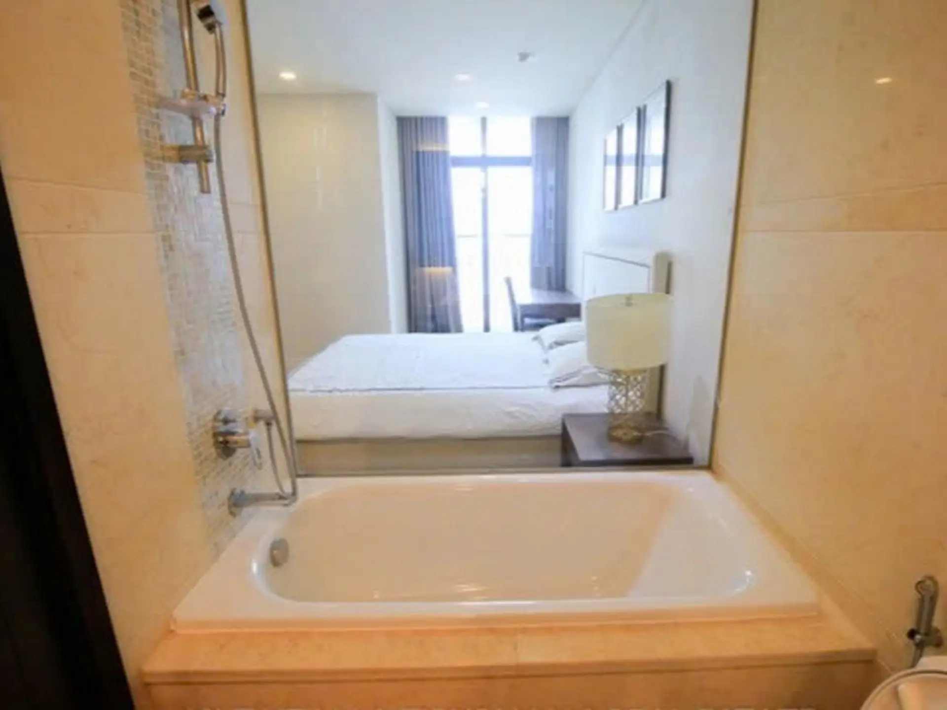 Hoang thanh 1207_2 bed_ bathtub