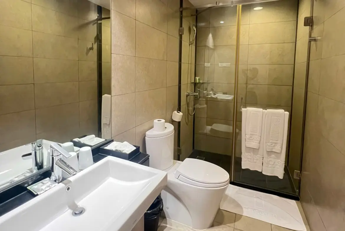Lancaster Nui Truc_3bed_ toilet (2)