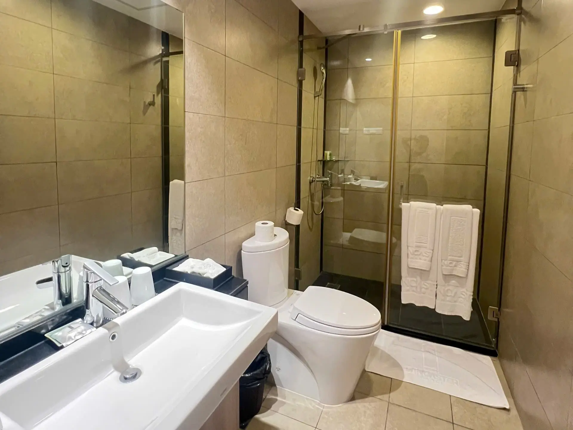 Lancaster Nui Truc_3bed_ toilet (2)