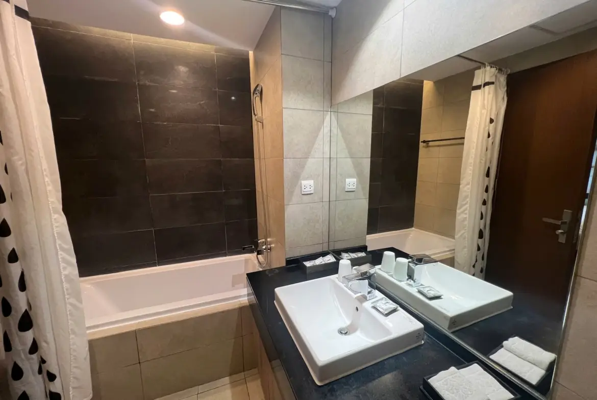 Lancaster Nui Truc_3bed_bathroom