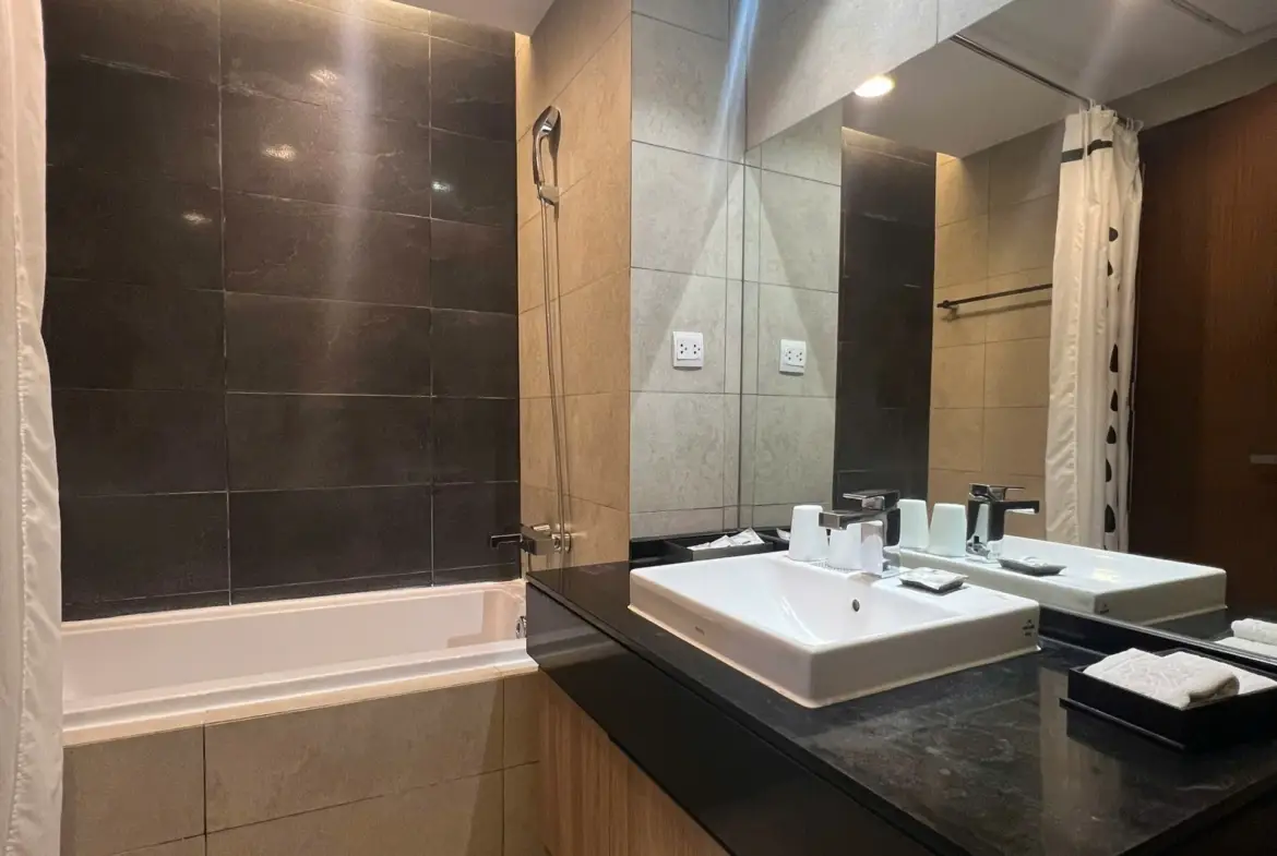 Lancaster Nui Truc_3bed_bathroom (2)