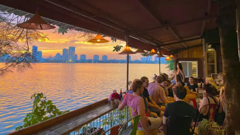 西湖（Tay Ho）カフェのある景色