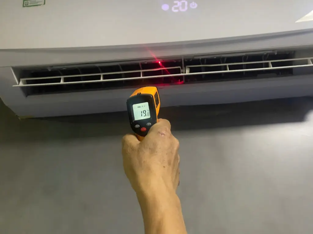 送風の温度をチェック