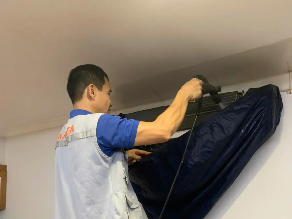 高圧洗浄機でよごれを除去